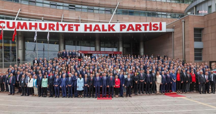 CHP’nin “İktidar Yolunda CHP Belediyeciliği Çalıştayı”nda Özgür Özel’den Uyarı: ‘Çakarlı Araç’ Kullanmayın CHP’nin “İktidar Yolunda CHP Belediyeciliği Çalıştayı”nda Genel Başkan Özgür Özel’in