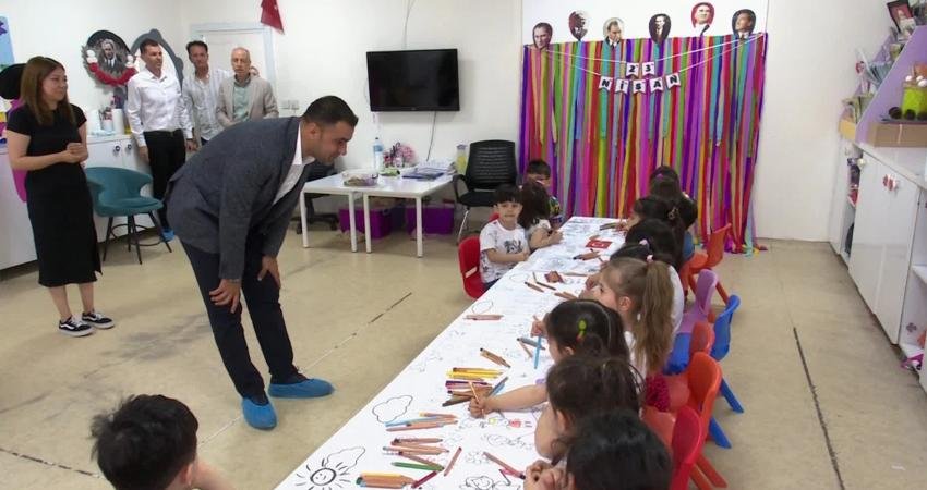 (ADANA) – &Ccedil;ukurova Belediye Başkanı Emrah Kozay, 23 Nisan&rsquo;ı &ccedil;ocuklarla