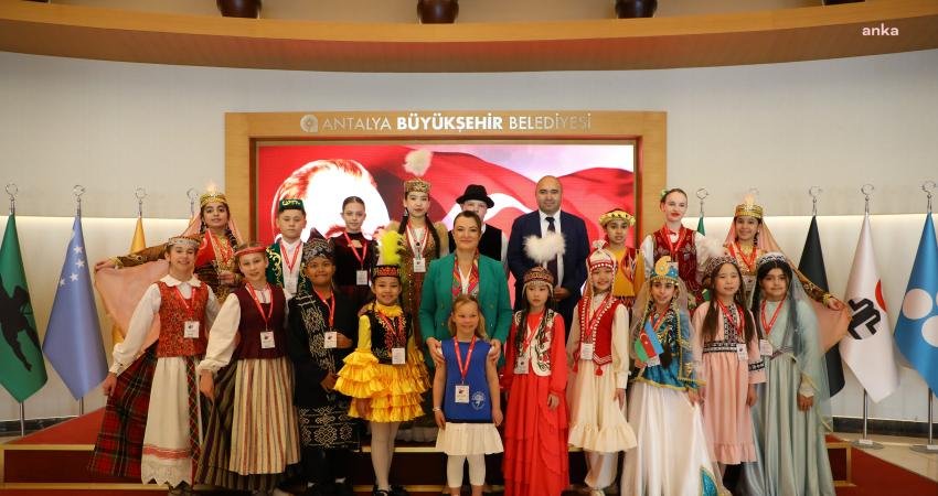 Dünya Çocukları Antalya Büyükşehir Belediyesi’ni Ziyaret Etti Antalya Büyükşehir Belediyesi’nin düzenlediği Çocuk ve Uçurtma Şenliği kapsamında Antalya’ya