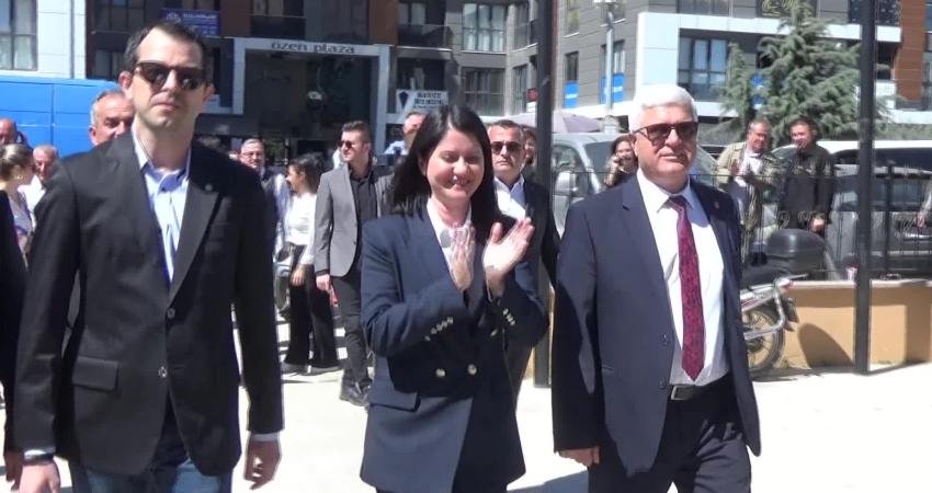 Edirne’nin ilk kadın Belediye Başkanı CHP’li Filiz Gencan Akın, mazbatasını