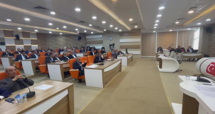 Elazığ Belediye Meclisi’nin nisan ayı toplantısında komisyonların üye sayısının 5’ten