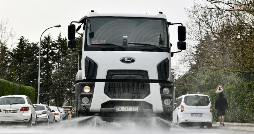 Esenyurt Sokakları Bu Bayramda Pırıl Pırıl Esenyurt Belediyesi ekipleri, Ramazan Bayramı öncesi ilçenin cadde ve sokaklarını