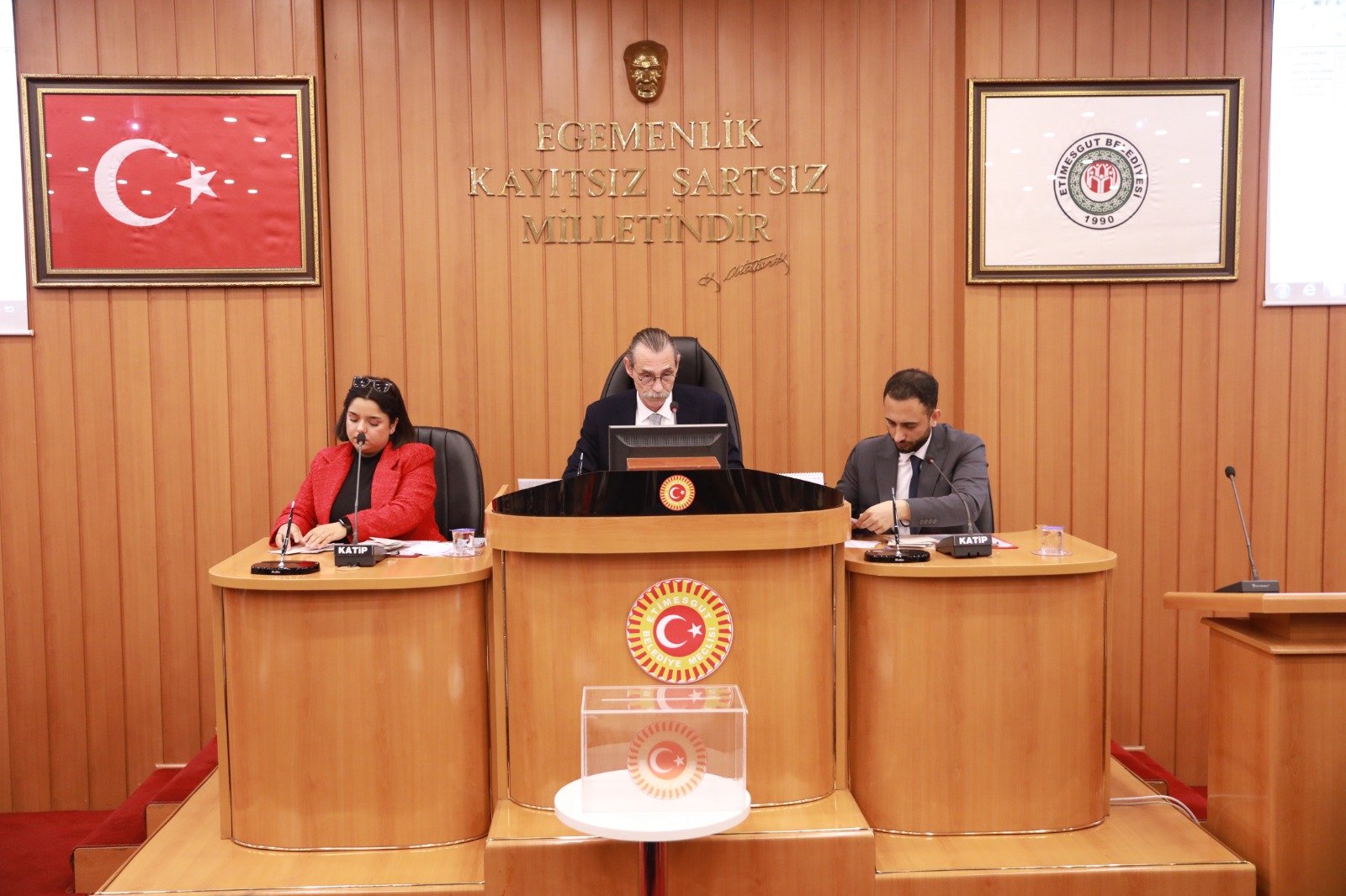 baskan-besikcioglu-ilk-meclis-toplantisini-yapti