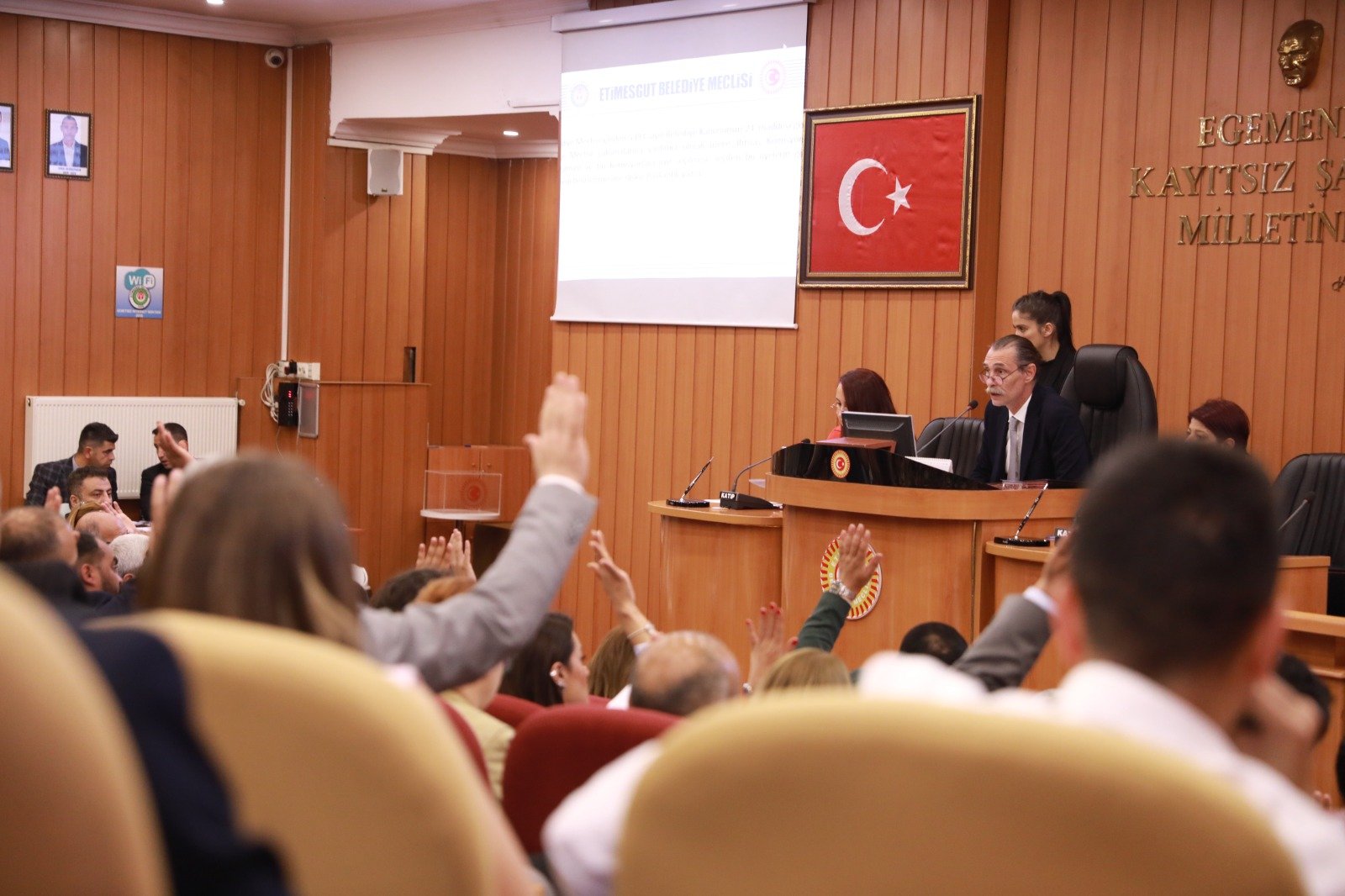 baskan-besikcioglu-ilk-meclis-toplantisini-yapti