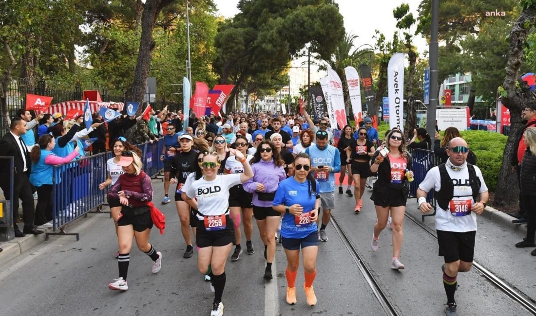 İzmir Büyükşehir Belediyesi tarafından 5’incisi düzenlenen Türkiye’nin En Hızlı Maratonu