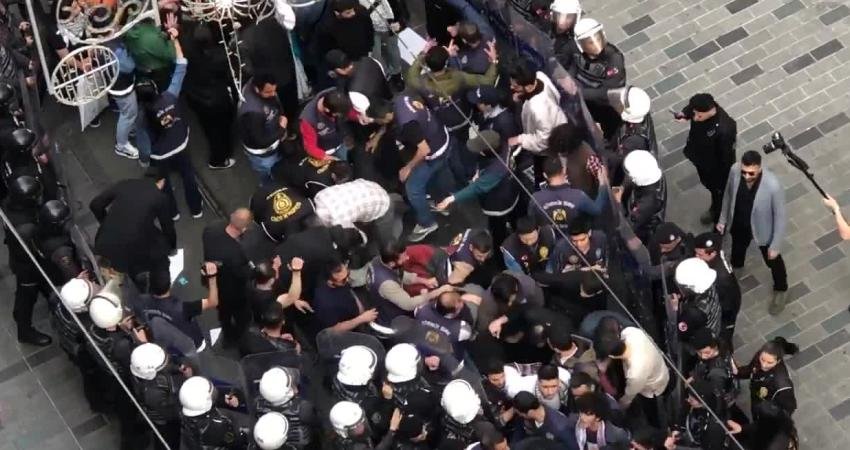 “Filistin İçin Bin Genç” Grubu: 1’i Çocuk 43 Arkadaşımız Gözaltında İstanbul İstiklal Caddesi’nde “Filistin İçin Bin Genç” adlı grup tarafından