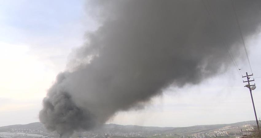 Hurdacılar Sanayi Sitesi’ndeki Yangın Sonrası Ankara’yı Duman Kapladı Ankara Yenimahalle İvedikköy Mahallesi’ndeki Hurdacılar Sanayi Sitesi’nde, eski araç lastiklerinin