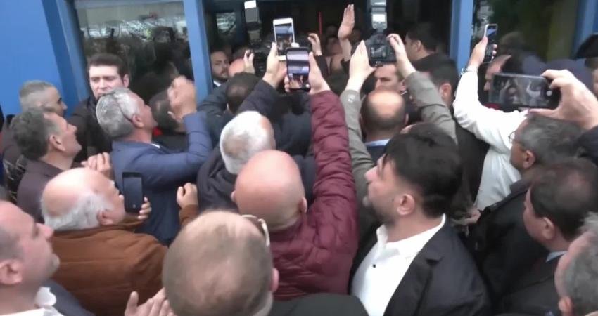 İBB Başkanı Ekrem İmamoğlu, Memleketi Trabzon’da Yoğun İlgiyle Karşılandı İstanbul Büyükşehir Belediye (İBB) Başkanı Ekrem İmamoğlu, eşi Dilek Kaya