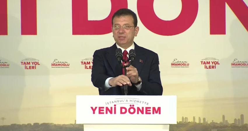 İBB Başkanı İmamoğlu, üçüncü kez göreve gelişinin simgesi mazbatayı yanına
