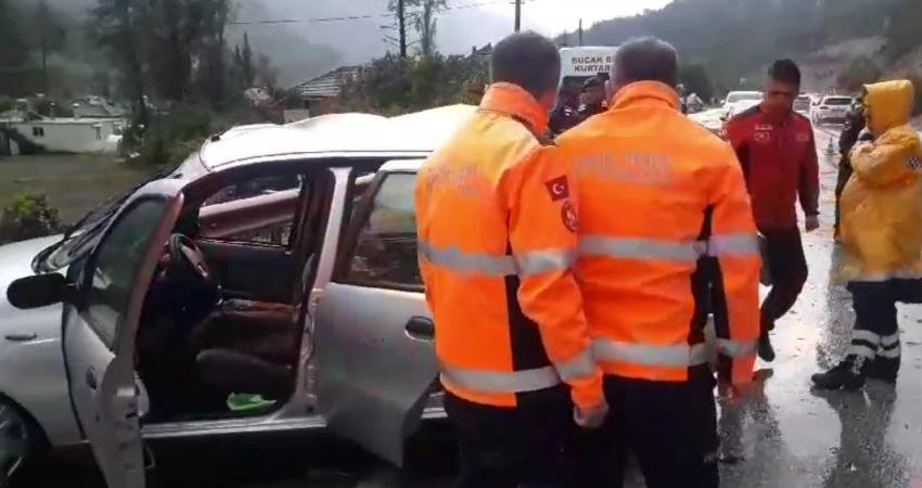 Isparta-Antalya Karayolu’nda Yolcu Otobüsü ile Otomobil Çarpıştı, 1 Kişi Hayatını Kaybetti Isparta-Antalya Karayolu Bucak Karacaören mevkiinde otobüs ile otomobilin çarpışması sonucu