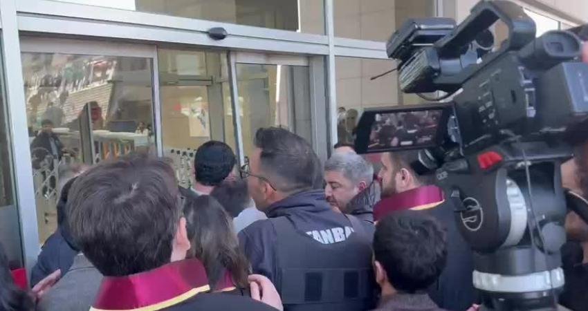 İstanbul Adliyesi Önünde Avukatların Açıklamasına İzin Verilmedi, Arbede Yaşandı Van’da DEM Parti’den Büyükşehir Belediye Başkanı seçilen Abdullah Zeydan hakkındaki