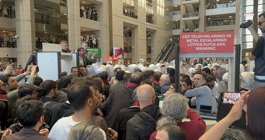 GAYE ŞEYMA CAN Avukatların İstanbul Adliyesi &ouml;n&uuml;nde basın a&ccedil;ıklaması yapmasının