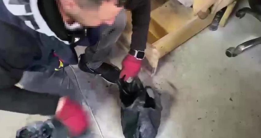 İstanbul Ümraniye’de kaçak silah ticareti yapıldığı belirlenen bir iş yerine