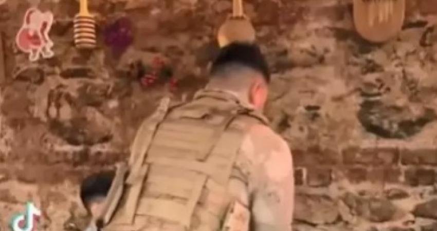 İstanbul Valiliği: Restoranda Asker Üniformalı Servis Yapan 3 Kişi Gözaltına Alındı, Sınırdışı Edilecek İstanbul Valiliği, sosyal medyaya yansıyan ve lüks bir restoranda asker