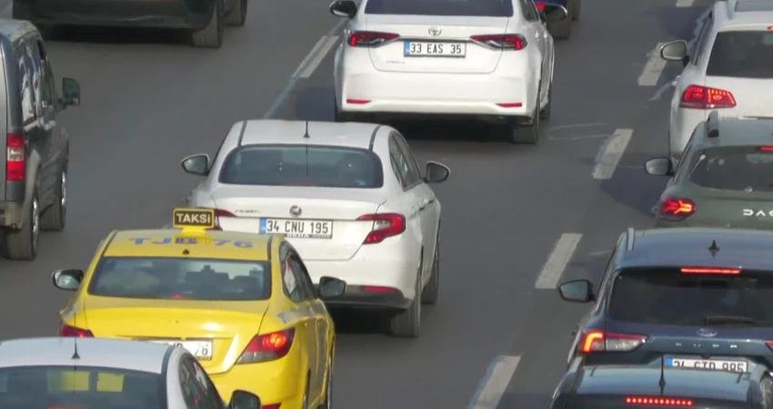 Bayram tatilinin 9 gün olması, İstanbul’dan yola çıkan vatandaşları, otoyollara,
