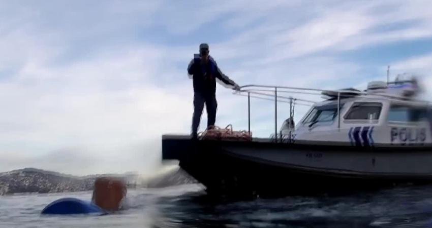 Karaköy İskelesi yakınlarında, yasak yerde midye avcılığı yapan iki kişiye,
