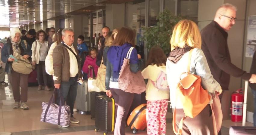 İzmir Büyükşehir Belediyesi’nin deniz turizmini canlandırmak için İZDENİZ konforuyla sürdürdüğü