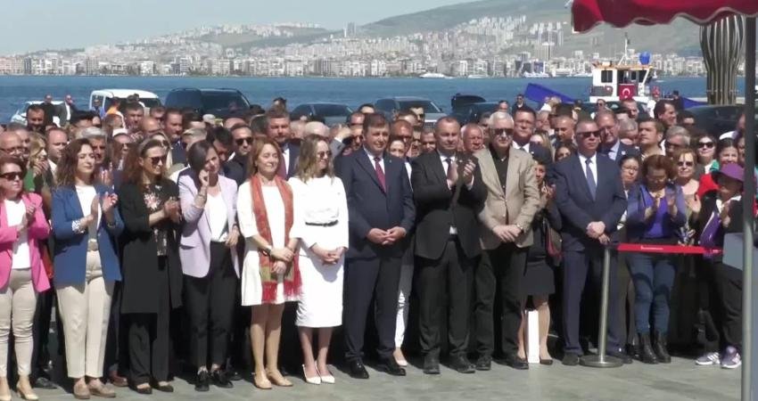 İzmir Büyükşehir Belediye Başkanı Tugay: Geleceğimiz Aydınlık Olacak İzmir Büyükşehir Belediye Başkanı seçilen Cemil Tugay, mazbatasını almasının ardından