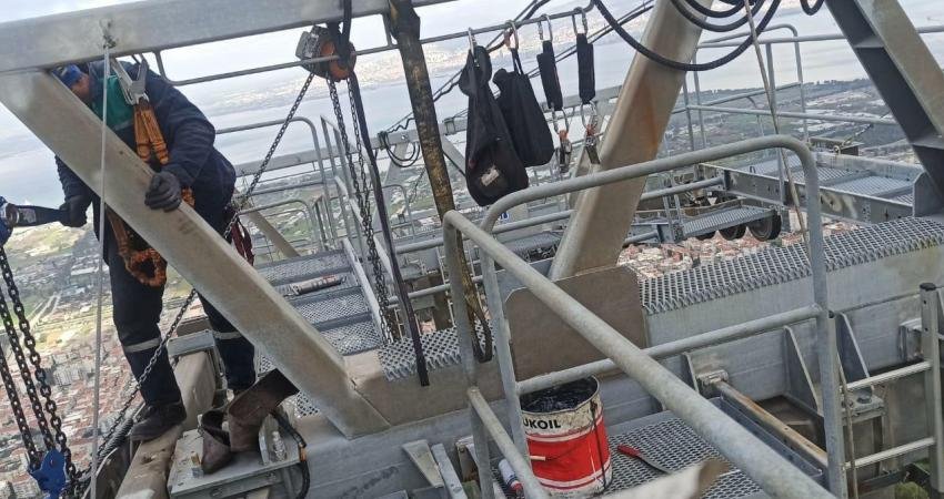 İzmir Büyükşehir Belediyesi’nin Avrupa Birliği standartlarında hizmet verdiği Balçova’daki Teleferik