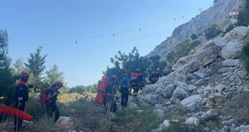 İzmir İtfaiyesi, Antalya’da Teleferik Kazasının Ardından Başlatılan Kurtarma Çalışmalarına Katıldı İzmir Büyükşehir Belediyesi İtfaiye Dairesi Başkanlığı ekipleri, Antalya Konyaaltı’nda Tünektepe