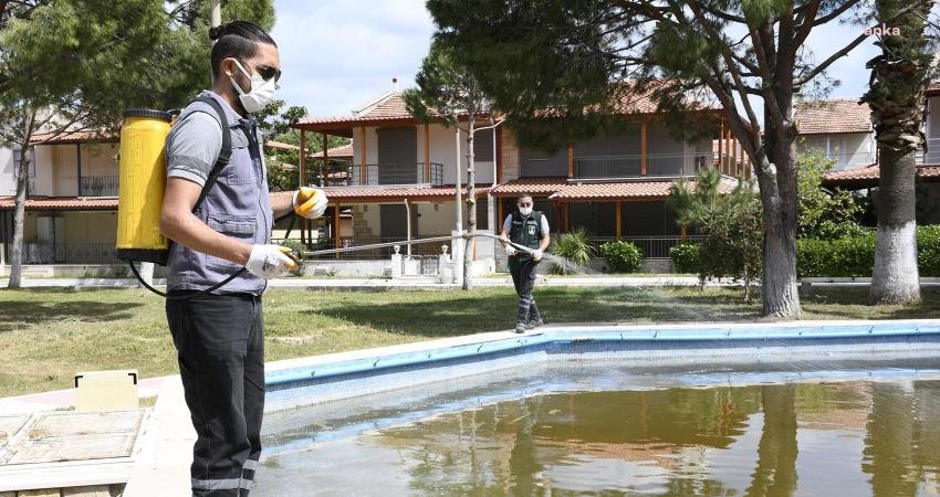 Kuşadası Belediyesi’nden Sivrisinek ve Haşerelere Karşı Düzenli İlaçlama Kuşadası Belediyesi, halk sağlığını tehdit eden sinek ve haşerelere karşı