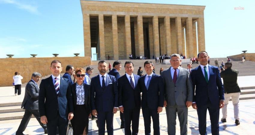 Muğla’nın CHP’li Belediye Başkanları Ankara’ya giderek, Anıtkabir’i ziyaret etti. Marmaris
