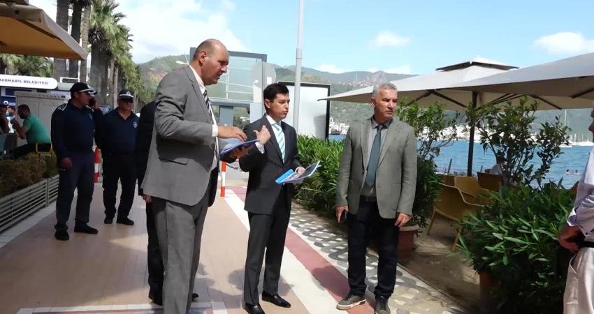 Marmaris’in oteller ve restoranlar bölgesi olarak bilinen Uzunyalı’da incelemelerde bulunan