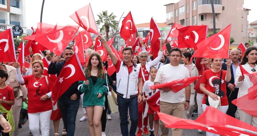 (MUĞLA) – Marmaris&rsquo;teki 23 Nisan kutlamaları d&uuml;zenlenen &ccedil;ocuk korteji ile