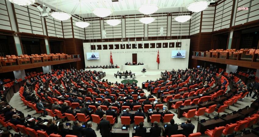 Turist rehberleri ve seyahat acentelerine ilişkin d&uuml;zenlemeleri i&ccedil;eren Turist Rehberliği