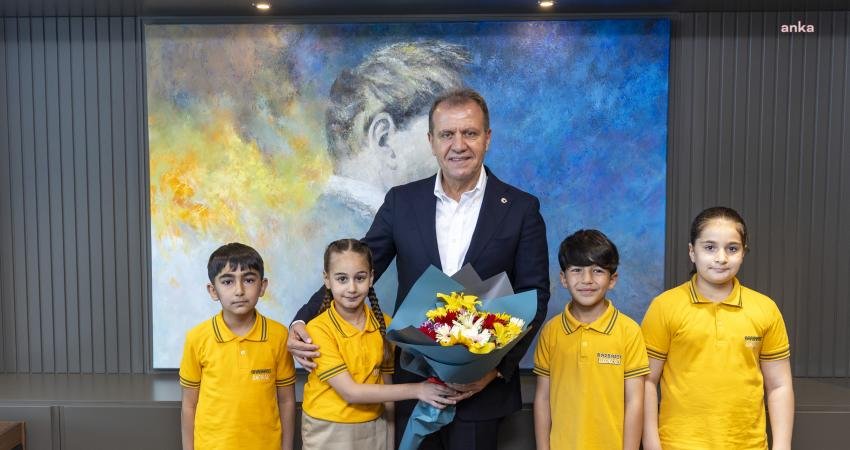 Mersin Büyükşehir Belediye Başkanı Vahap Seçer, 23 Nisan Ulusal Egemenlik