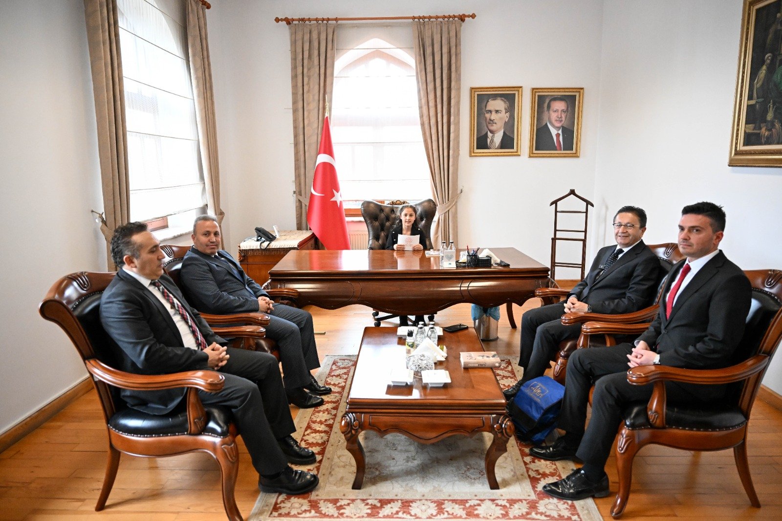 minik-baskan-elif-duru-makamina-oturdu