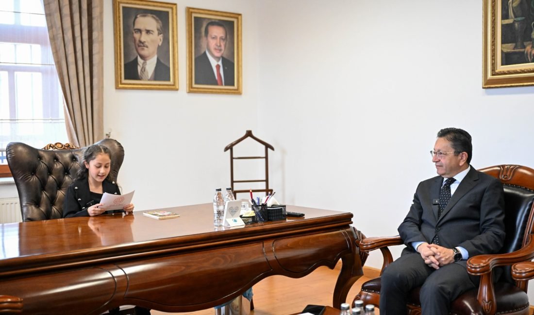 Minik Başkan Elif Duru Makamına Oturdu Altındağ’da 23 Nisan geleneği bozulmadı… 23 Nisan dolayısıyla yapılan sembolik