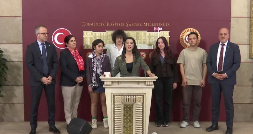 ODTÜ Öğrencileri Bahar Şenliklerine Sahip Çıkmak İçin Meclis’te: “Kazanana Kadar Mücadeleye Devam” EMEP Milletvekili Sevda Karaca, CHP Milletvekili Okan Konuralp, DEM Parti