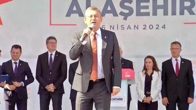 CHP Genel Başkanı Özgür Özel, memleketi Manisa'nın Alaşehir ilçesinde halka