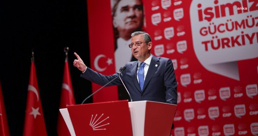 Özgür Özel’den Evren Barış Yavuz’un Tutuklanmasına Tepki: “Bu Kasıtlı Tutuklamadan Geri Dönülmelidir” CHP Genel Başkanı Özgür Özel, siyasal iletişimci Evren Barış Yavuz’un