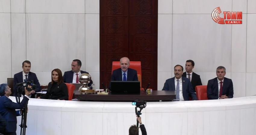 TBMM Başkanı Kurtulmuş, Koltuğunu 6. Sınıf Öğrencisi Aysima Arslan’a Devretti TBMM Genel Kurulu, TBMM’nin açılışının 104. yılı dolayısıyla 500’ün üzerinde