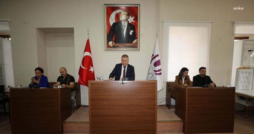 Urla Belediye Meclisi’nde 2023 Yılı Faaliyet Raporu Şerh Konularak Kabul Edildi Urla Belediyesi nisan ayı meclis toplantısının üçüncü birleşiminde görüşülen 2023