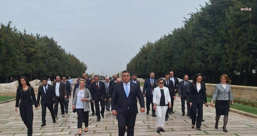 Yerli ve Milli Parti Başkanı Mutlu Anıtkabir’i Ziyaret Etti Yerli ve Milli Parti (YMP) Genel Başkanı Teoman Mutlu, parti
