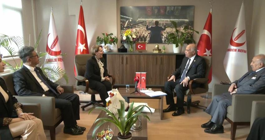 CHP’nin Yeniden Refah Partisi’ne (YRP) bayram ziyaretinde, iki partinin heyeti
