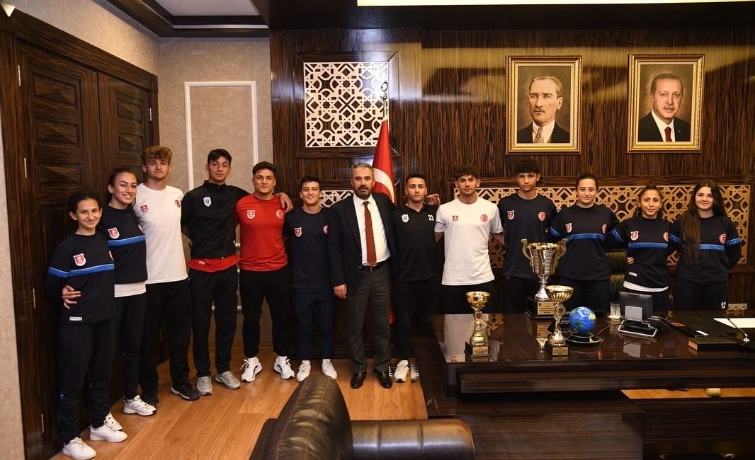 Katıldıkları turnuvalarda şampiyon olan ve dereceye giren Pursaklar Belediye Spor