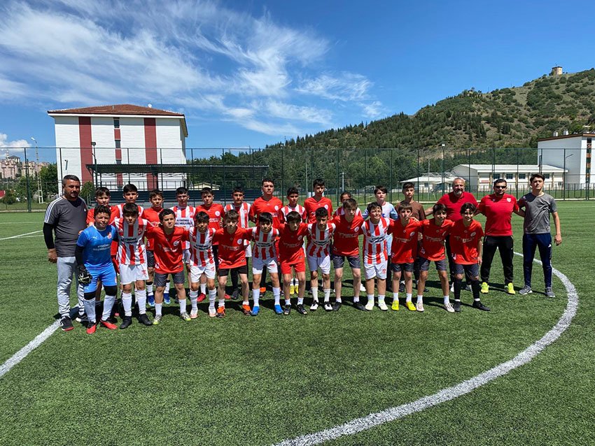 Akdağmadeni Gücü Spor Kulübü Başkanı Ömer Aydoğmuş, kulüp olarak çocukların