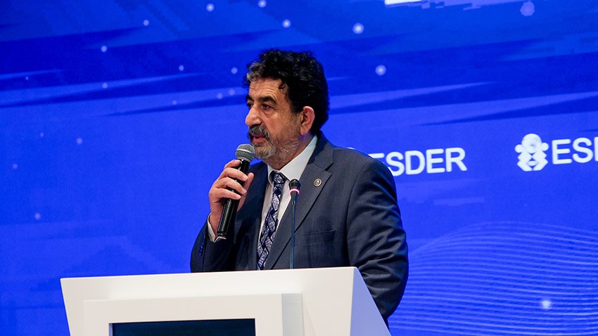 ESDER 11. Kongresinde dünyaya yelken açıyor Esnaf ve sanatkarlar derneği genel merkezi 11. Olağan genel kurulu