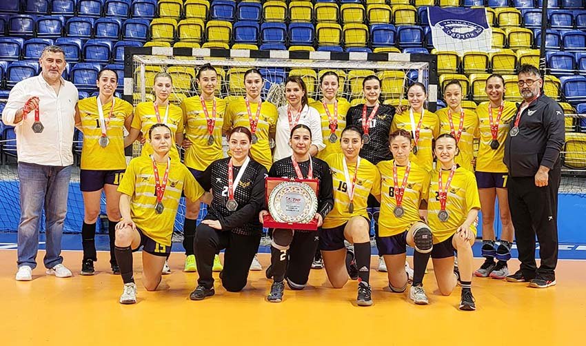 yenimahalle-yerli-ve-genc-kadrosuyla-zoru-basardi