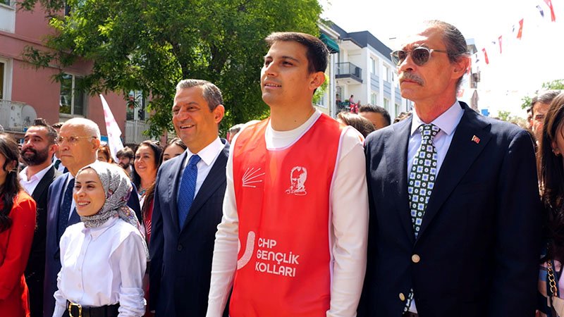 erdal-besikcioglu-19-mayis-ataturku-anma-genclik-ve-spor-bayrami-kapsaminda-anitkabire-yurudu