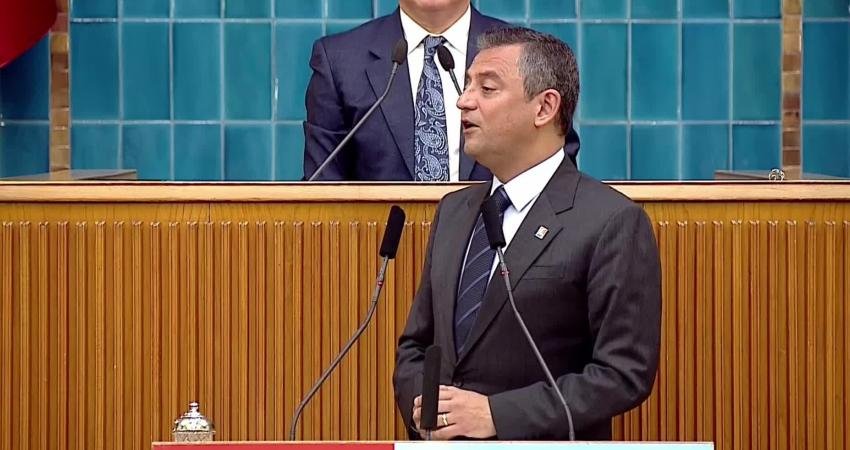 CHP Genel Başkanı Özgür Özel, bugün grup toplantısında kendisine dört