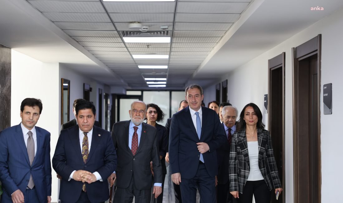 DEM Parti Eş Genel Başkanları Tülay Hatimoğulları ve Tuncer Bakırhan,