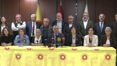 Eğitim-Sen Genel Merkezi’nde bir araya gelen eğitimciler, bazı siyasi partiler