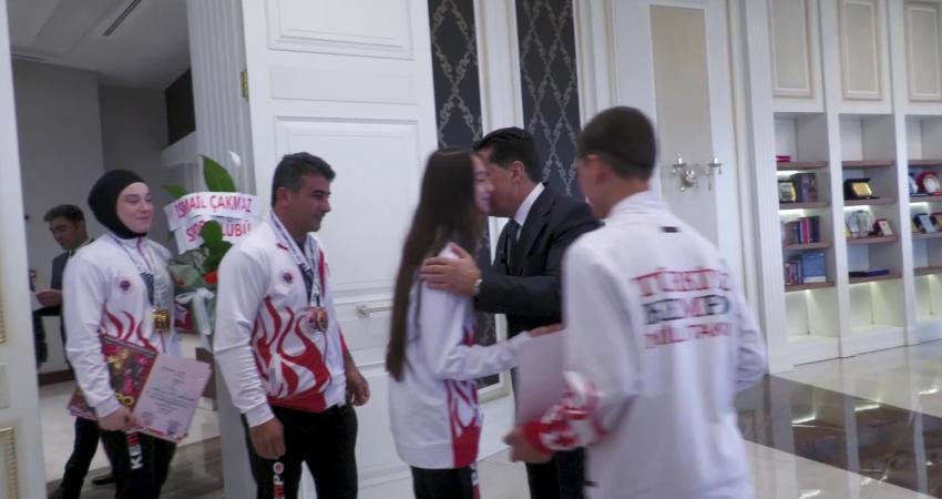 Esenyurt Belediye Başkanı Ahmet Özer, belediyenin desteklediği amatör spor kulüplerinde