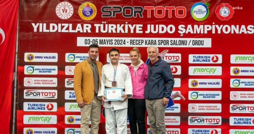 Spor Toto Yıldızlar Judo Türkiye Şampiyonası’nda mücadele eden Eskişehir Büyükşehir