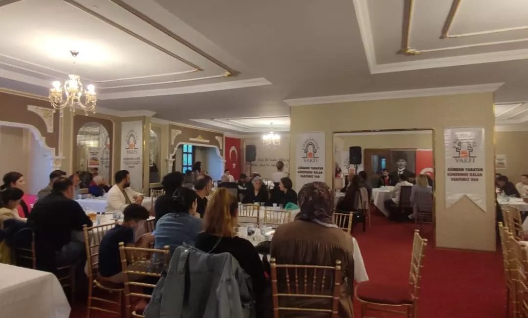 Kırşehirliler Vakfı Gençlik Kolları, Besmeç Gecesi Programıyla Gençleri ve Köy Derneklerini Buluşturdu Ankara'da Kırşehirliler Vakfı Gençlik Kolları Başkanlığı tarafından “Besmeç Gecesi” geleneğini